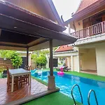 4 Bed Songthai - 5 Holiday home Pattaya
