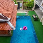 4 Bed Songthai - 5 Holiday home