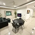 Villa Newly Renovated - 2 Bedroom - Private Pool Villa, Centre