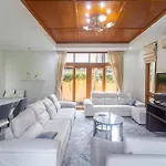 4 Bed Songthai - 5 *