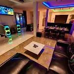 Villa Pool *