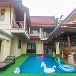 4 Bed Songthai - 5 Holiday home