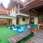 4 Bed Songthai - 5 Holiday home