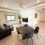 Newly Renovated - 2 Bedroom - Private Pool Villa, Centre วิลล่า Pattaya