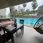 Beachfront Luxe With Pool Access And Terrace *
