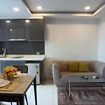 Luxurious With Pool Access อพาร์ทเม้น