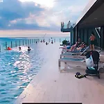 Condo Next To Central Mall With Infinity Pool