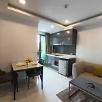 อพาร์ทเม้น Luxurious With Pool Access