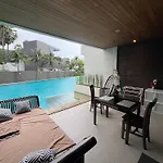 อพาร์ทเม้น Beachfront Luxe With Pool Access And Terrace Pattaya