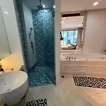 Apartment Beachfront Luxe With Pool Access And Terrace Pattaya