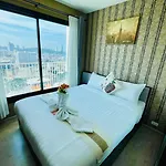 อพาร์ทเม้น The Base Luxury By Numam