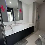 อพาร์ทเม้น Panoramic Sea View At Sky Residences - Pratamnak Modern Pattaya