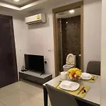 อพาร์ทเม้น Luxurious With Pool Access