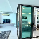 Sea View 1Bedroom Wong Amat Tower 3312