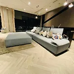 อพาร์ทเม้น The Base Luxury By Numam