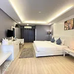 Curve Boutique * Pattaya