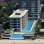 Beachfront Luxe With Pool Access And Terrace * Pattaya
