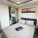 Luxurious Pattaya Apartment With Pool Access