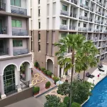 Luxurious Pattaya Apartment With Pool Access