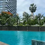 อพาร์ทเม้น Beachfront Luxe With Pool Access And Terrace Pattaya