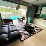 อพาร์ทเม้น Beachfront Luxe With Pool Access And Terrace *