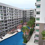 อพาร์ทเม้น Luxurious With Pool Access Pattaya