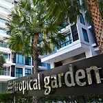 อพาร์ทเม้น Laid Back Tropical Garden *