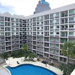 อพาร์ทเม้น Luxurious With Pool Access *