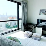 The Base 2bed King&queen With Infinity Pool & Free Netflix! อพาร์ทเม้น