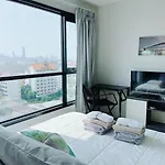 อพาร์ทเม้น The Base 2bed King&queen With Infinity Pool & Free Netflix! *