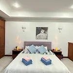 Luxury Semi-2Bed Pool Villa Near Beach & Walking Street!