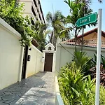 Luxury Semi-2bed Pool Near & Walking Street! Apartment