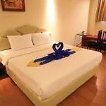 โรงแรม At Sea 2*