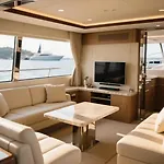 Botel Plum Private Yacht Clubhouse