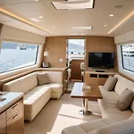 Botel Plum Private Yacht Clubhouse *