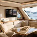 Plum Private Yacht Clubhouse Botel *