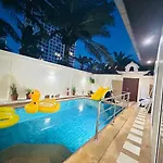 ฮอลิเดย์พาร์ค Mj42 House Majestic Poolvillas *