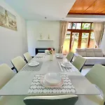 4 Bed Songthai - 5 Holiday home