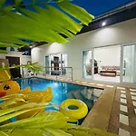 ฮอลิเดย์พาร์ค Mj42 House Majestic Poolvillas Pattaya