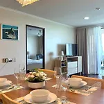Beachfront 3br With Ocean-view Balcony อพาร์ทเม้น