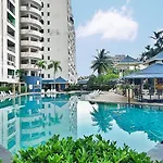 5分钟到海边 市中心 全新房 全新泳池 自助锁 网络电视 阳台 私人洗衣机 可两房联订