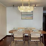 อพาร์ทเม้น Beachfront 3br With Ocean-view Balcony