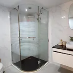 อพาร์ทเม้น Beachfront 3br With Ocean-view Balcony
