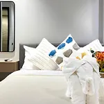Apartment Edge - High Floor Sea View With Rooftop Pool
