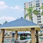 อพาร์ทเม้น 5分钟到海边 市中心 全新房 全新泳池 自助锁 网络电视 阳台 私人洗衣机 可两房联订 *