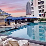 5分钟到海边 市中心 全新房 全新泳池 自助锁 网络电视 阳台 私人洗衣机 可两房联订