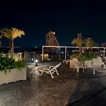 Modern 2br Rooftop Swimming Pool Pratumnak อพาร์ทเม้น
