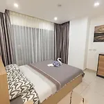 อพาร์ทเม้น Modern 2br Rooftop Swimming Pool Pratumnak *