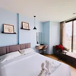 Edge Luxury *