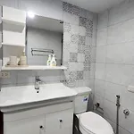 อพาร์ทเม้น Beachfront 3br With Ocean-view Balcony *